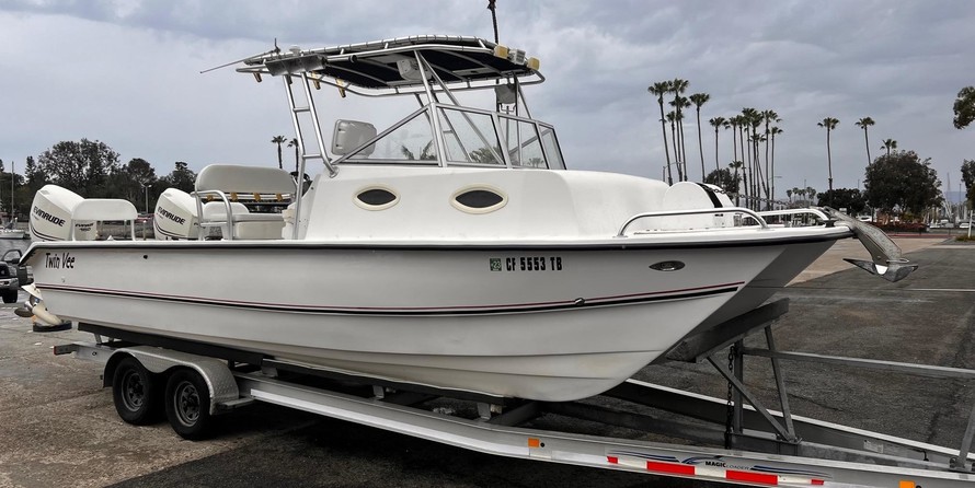 Twin vee 26 family fisherman