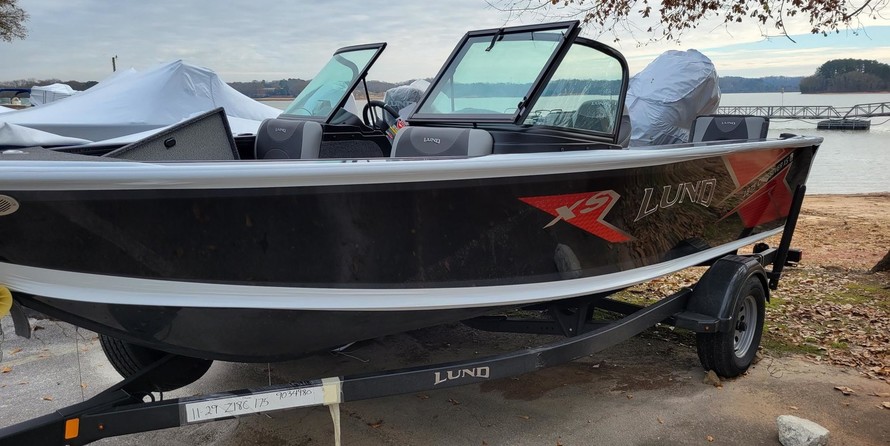 Lund Boats 1875 Crossover XS