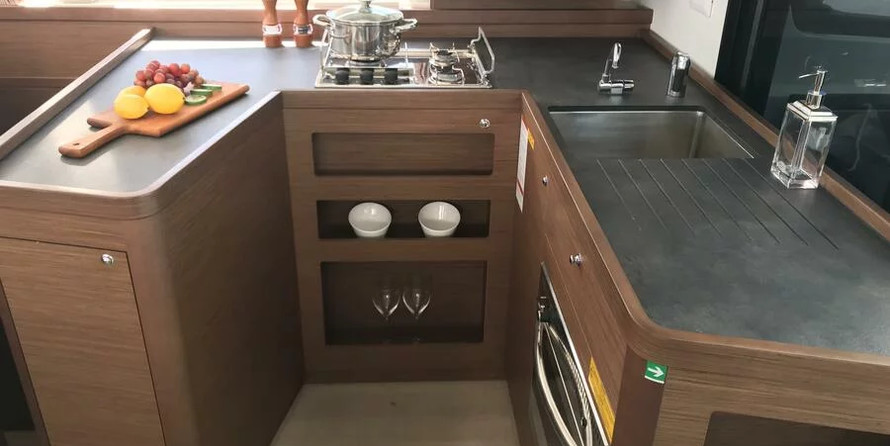 Lagoon 42 (A/C + WaterMaker)