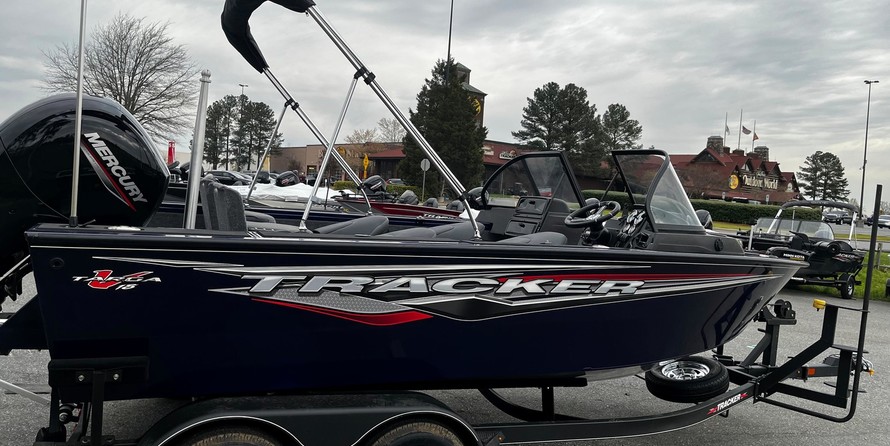 Tracker Targa V-18 WT