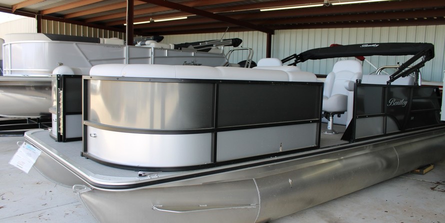 Bentley Pontoons 220 Swingback Dual Captains Chair